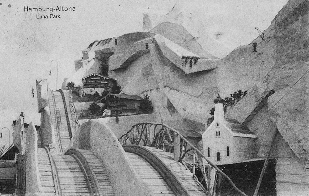 Scenic Luna-Park Hamburg Germany 1914FacadeView copy.jpg
