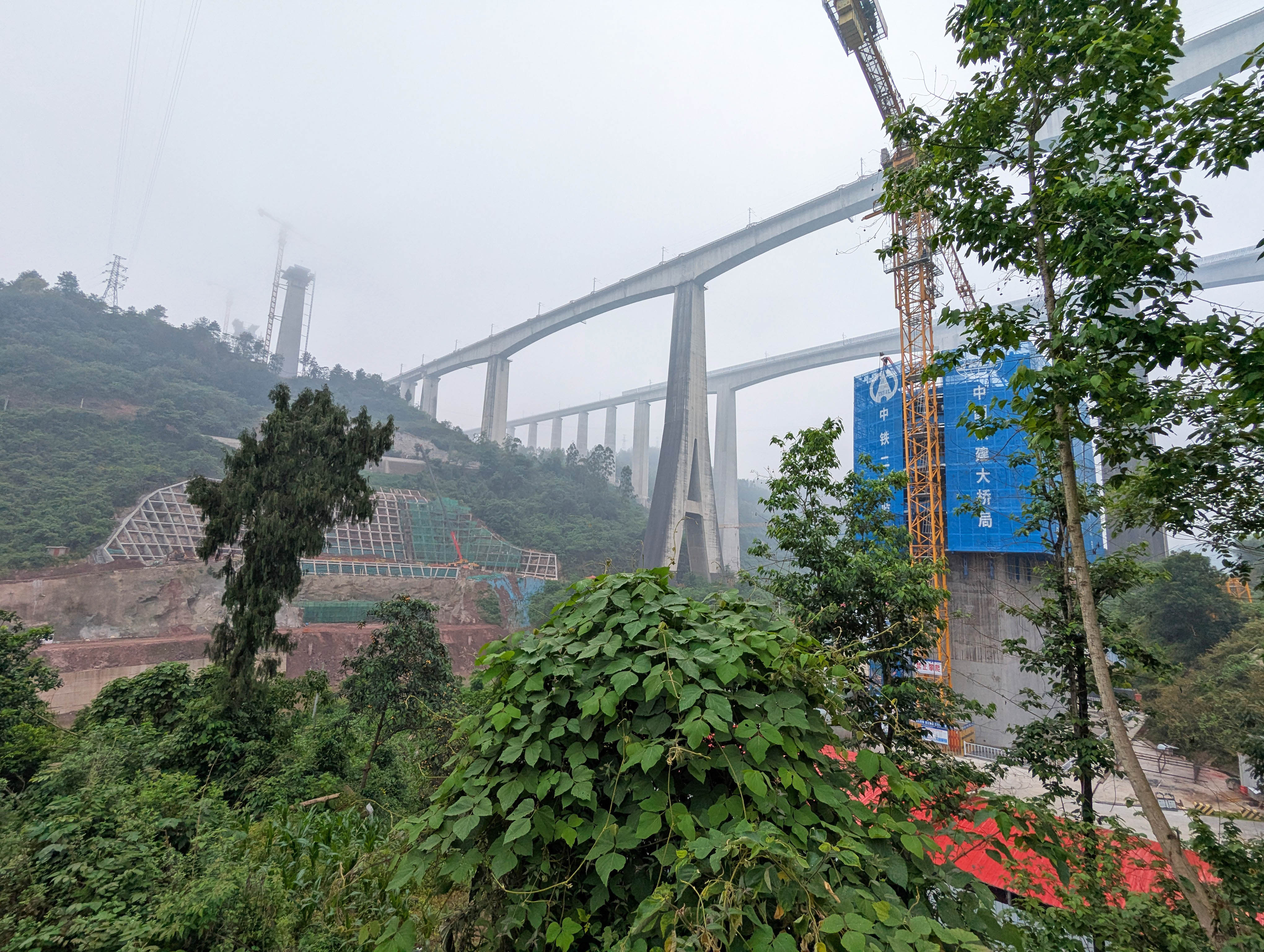 Caijiagou Railway Bridge YifuTallestFoundationWide.jpg
