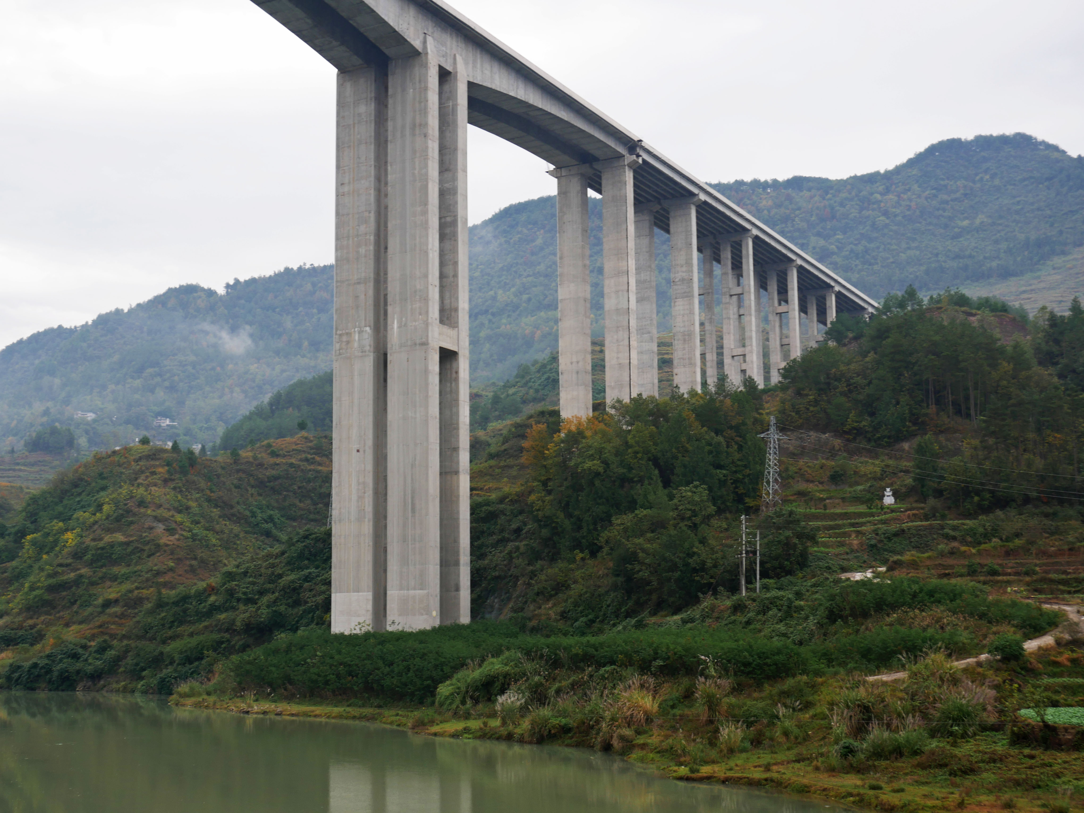ShiqianhePier.JPG