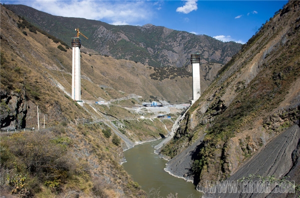 Lianghekou dam bridge.jpg