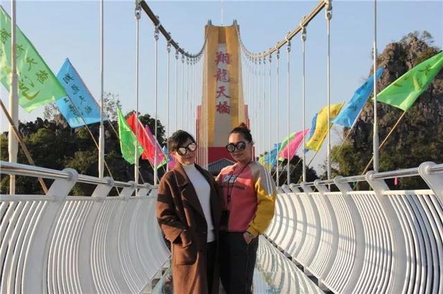 Xianglong Glass People.jpg