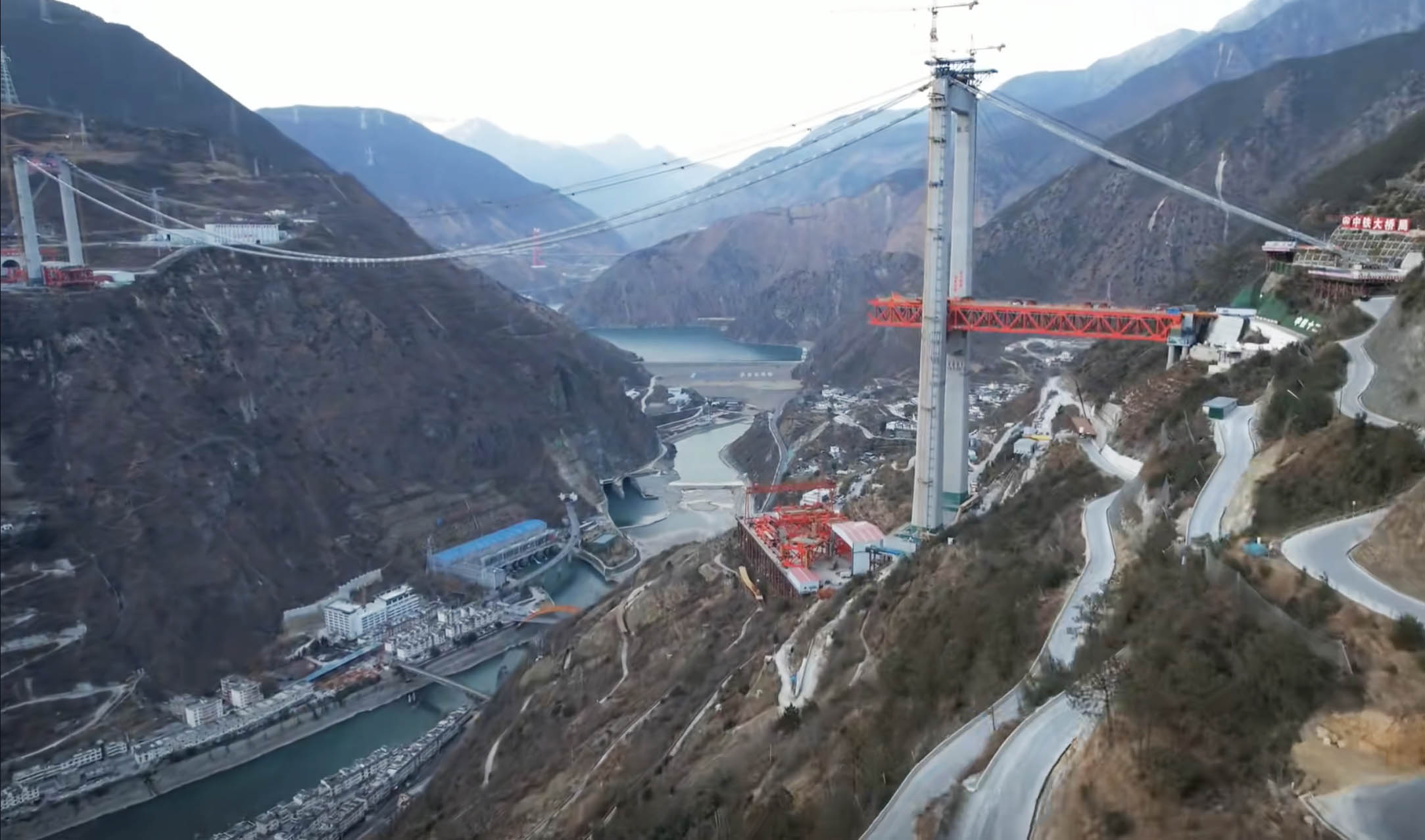 Daduhe railway bridge ChuanzangWireSlope.jpg