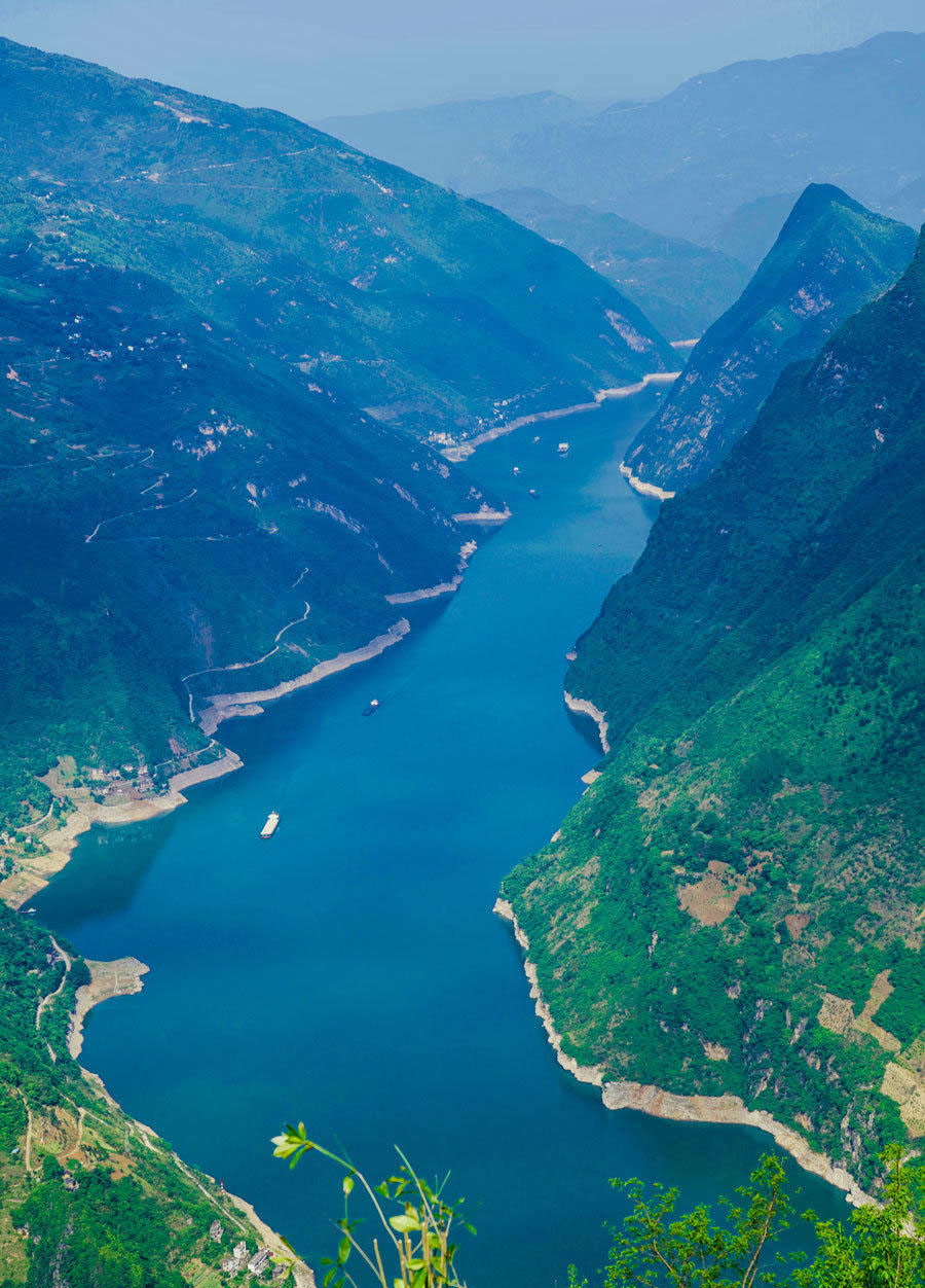 Lingzhi XiantaiFootbridgeView.jpg