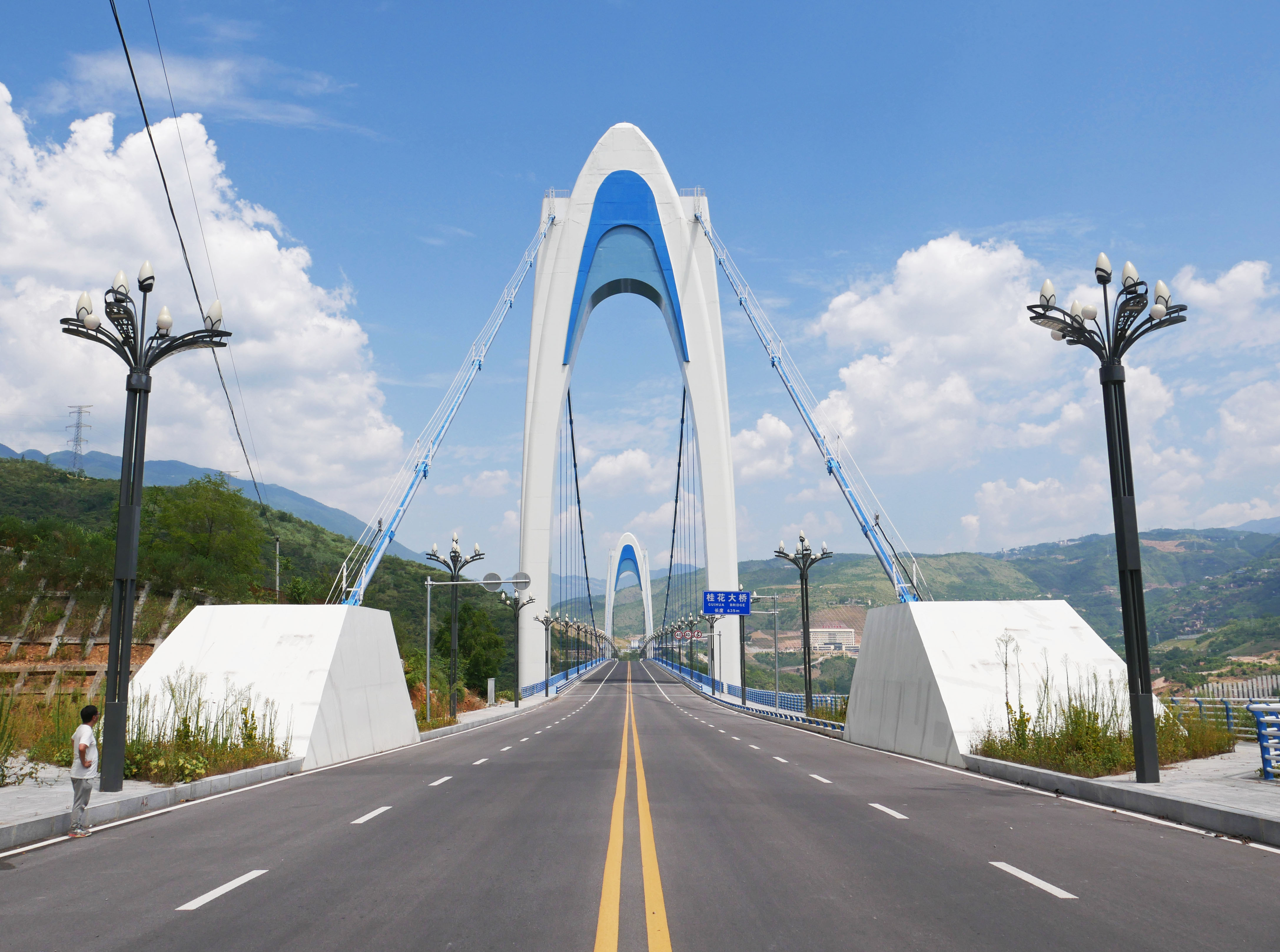 GuihuaBridgeDaningheCenter.JPG