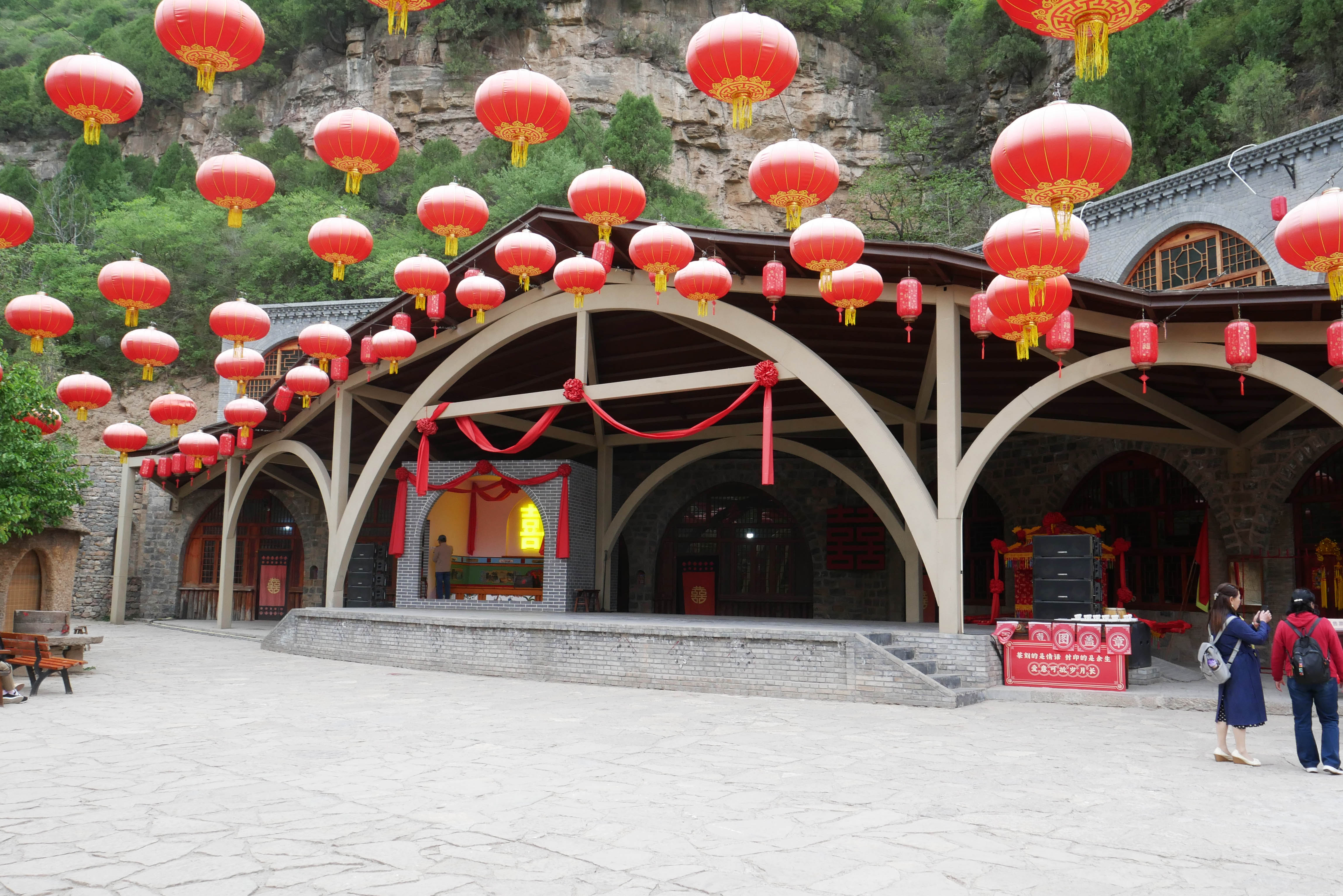 Yunqiushan GlassStore.JPG