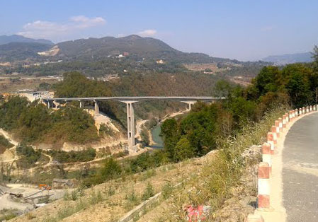 Tengchong-Longling new road Long River Bridge.jpg