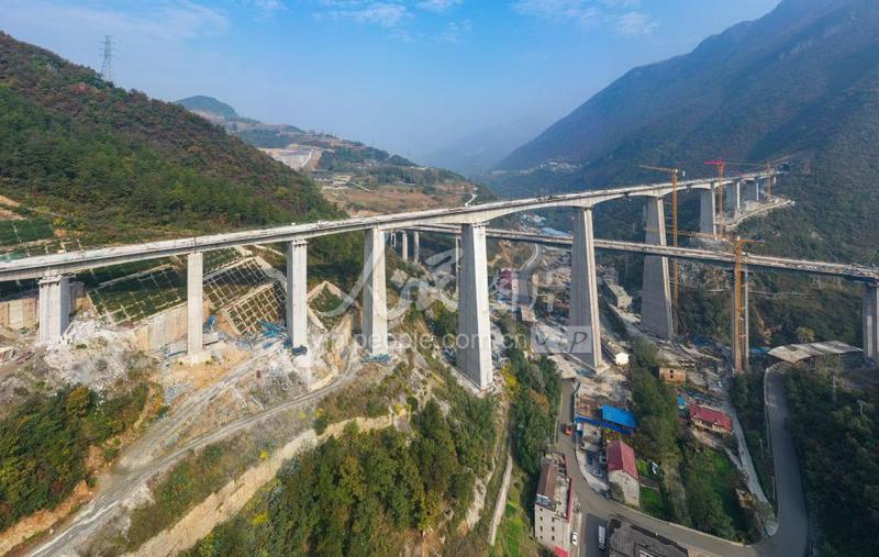 Lianghekou Railway3.jpg