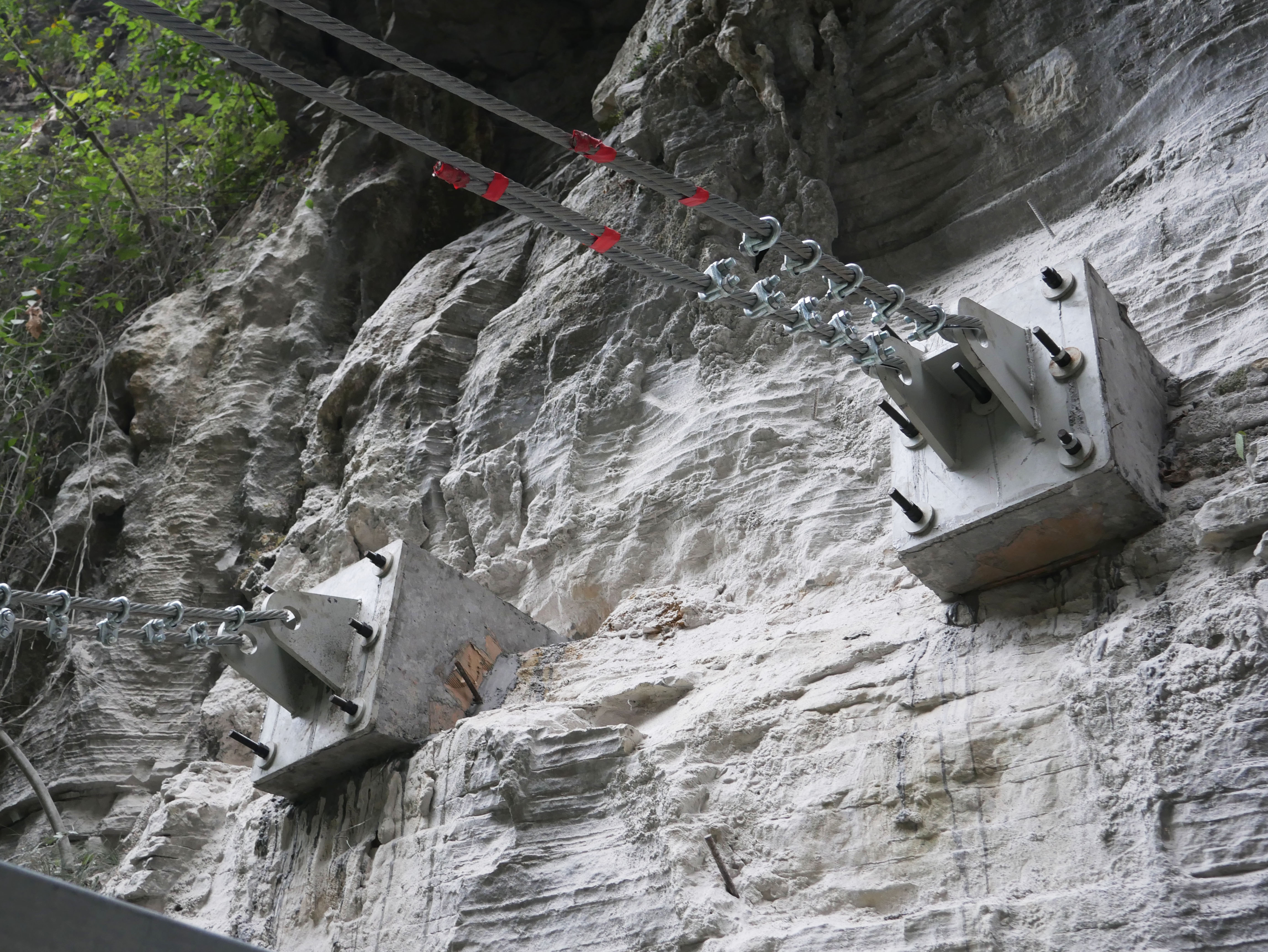 Tiandi FootbridgeBolts.JPG