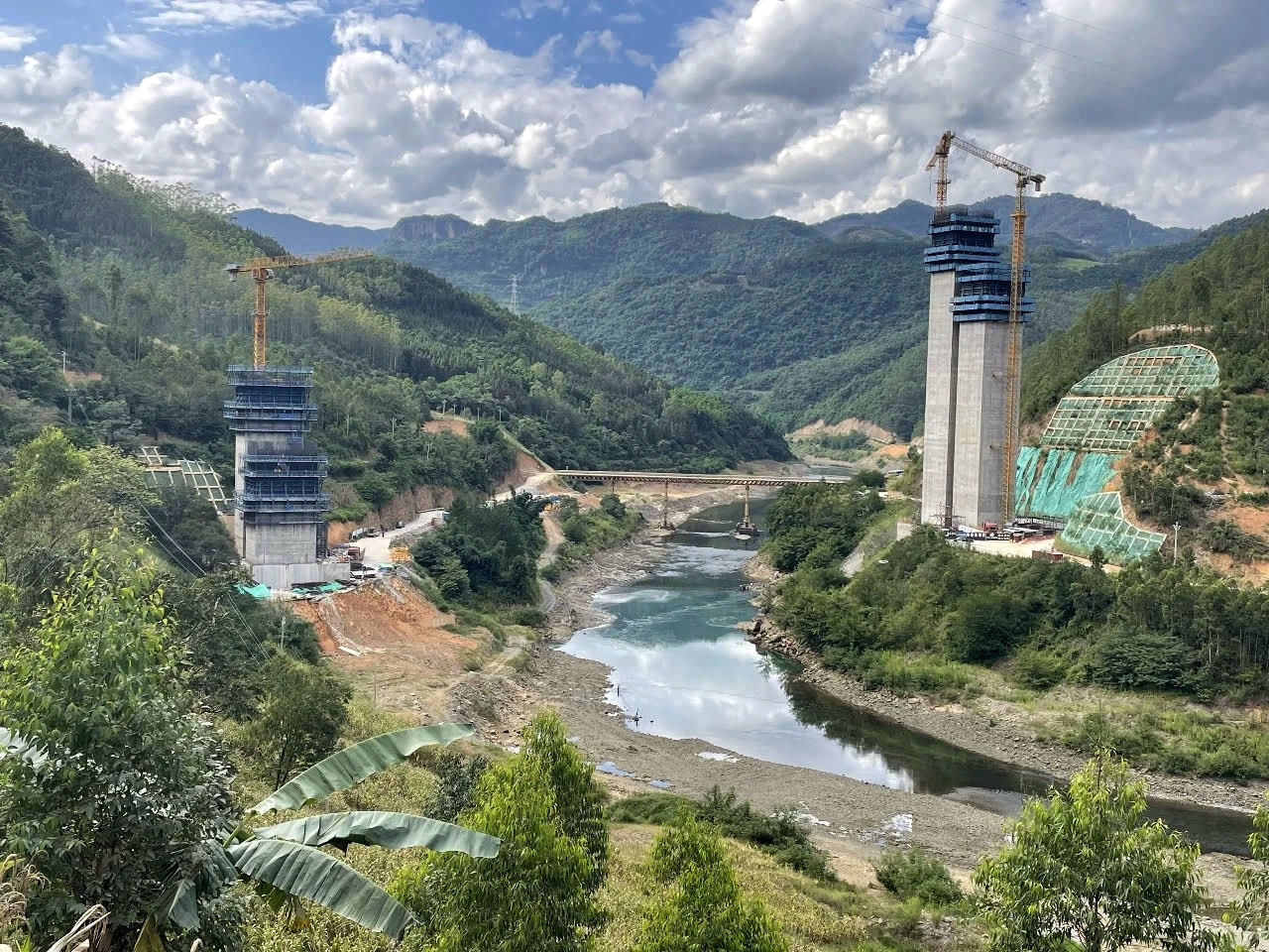 Nanpanjiang Bridge Shiqiu River.jpg