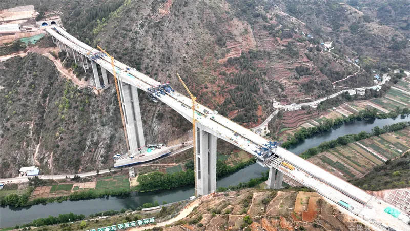Niulanjiang bridge Xuanhui closure.jpg