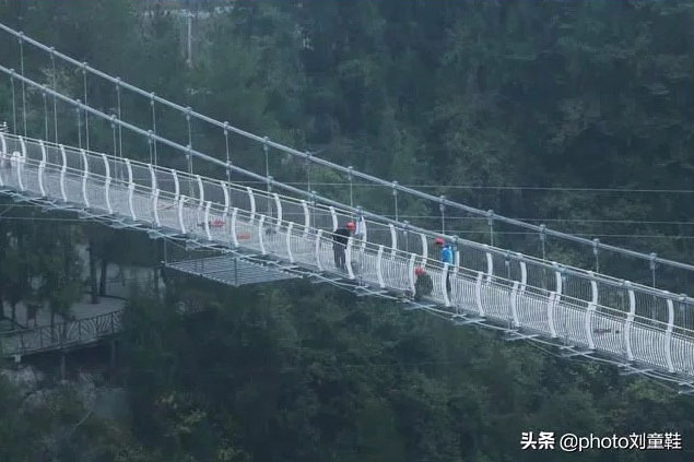 Balahu Glass Footbridge9.jpg