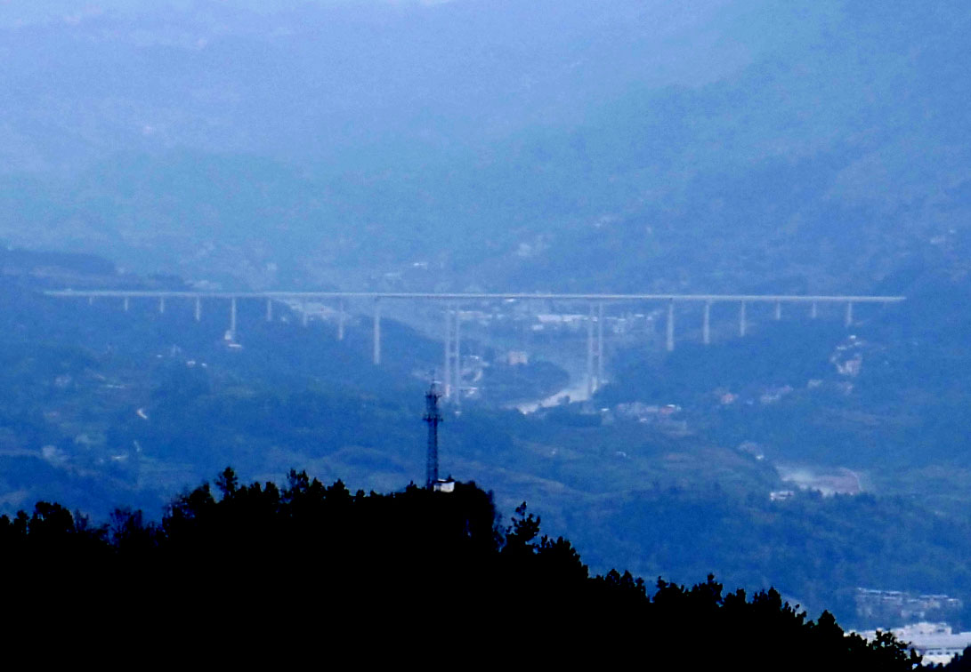 ShiqianheFog.JPG