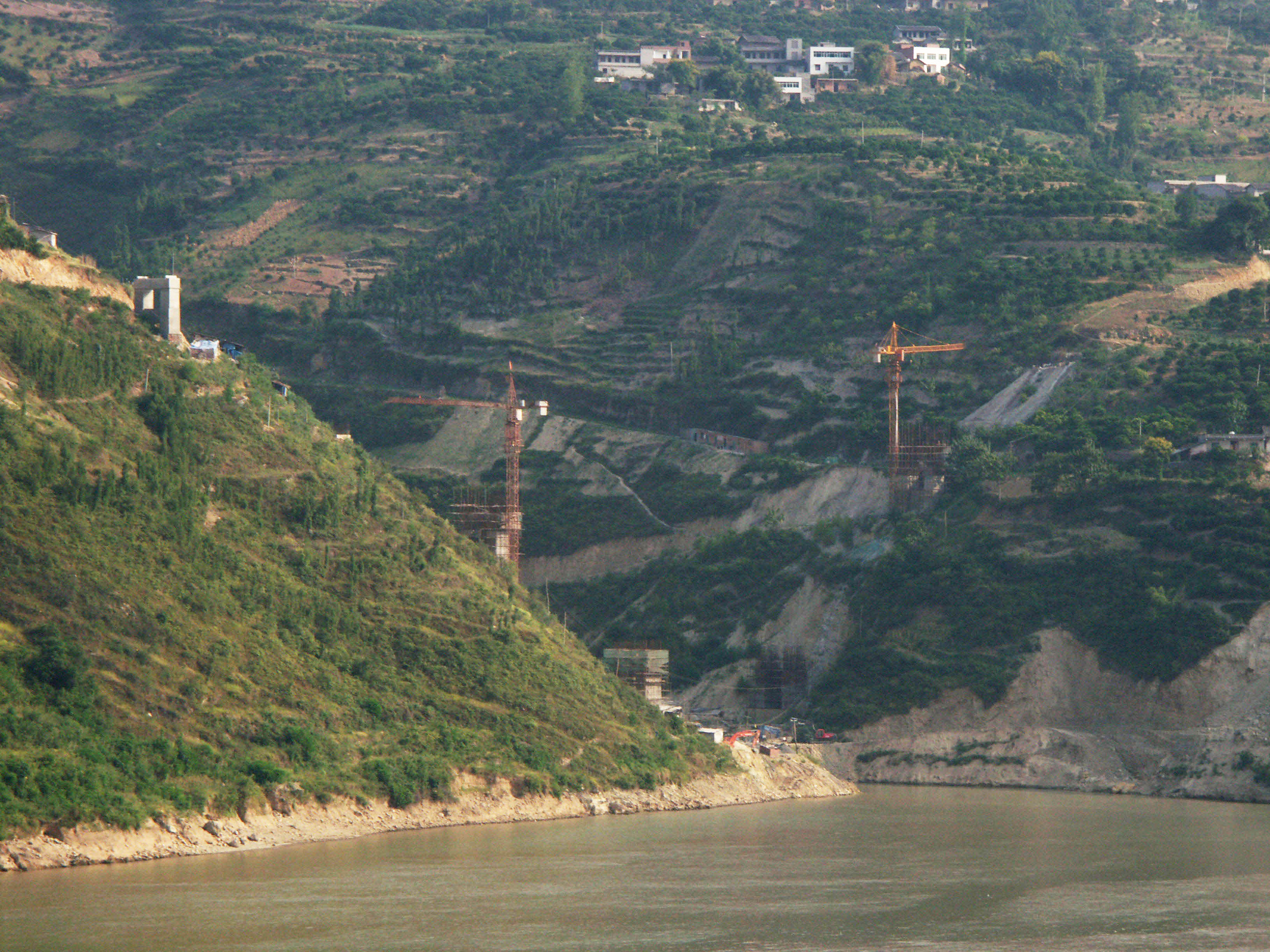 Jiuliuzi BridgeFengjieS201YangtzeTrib.jpg