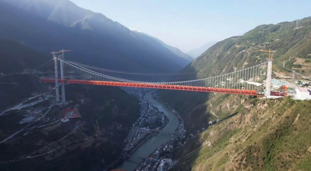 Daduhe Railway Bridge ChuanzangDrone.jpg