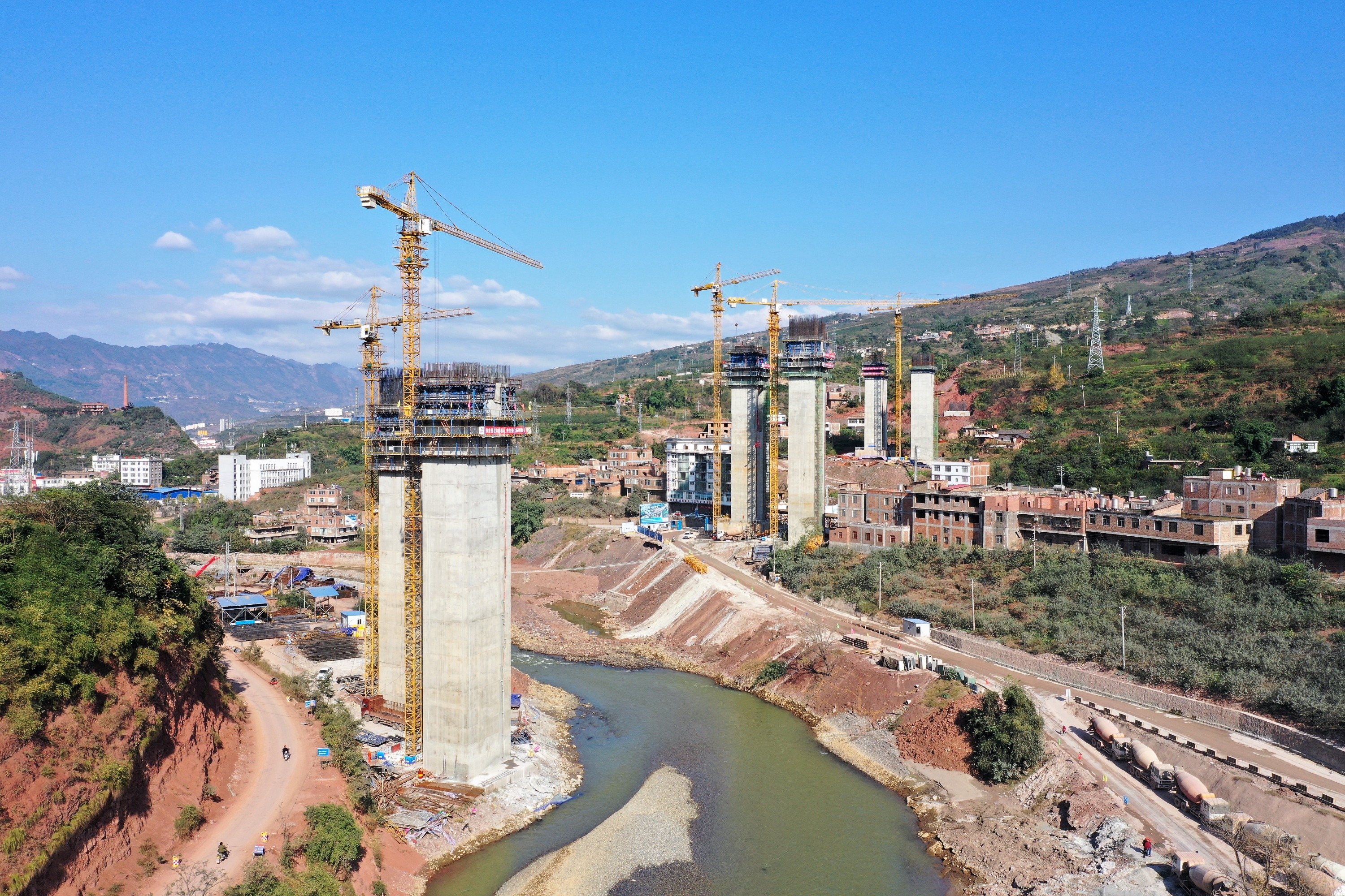 Luozehe Bridge洛泽河特大桥2.jpg