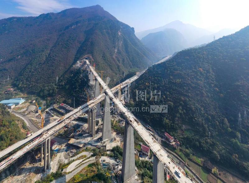 Lianghekou Railway5.jpg