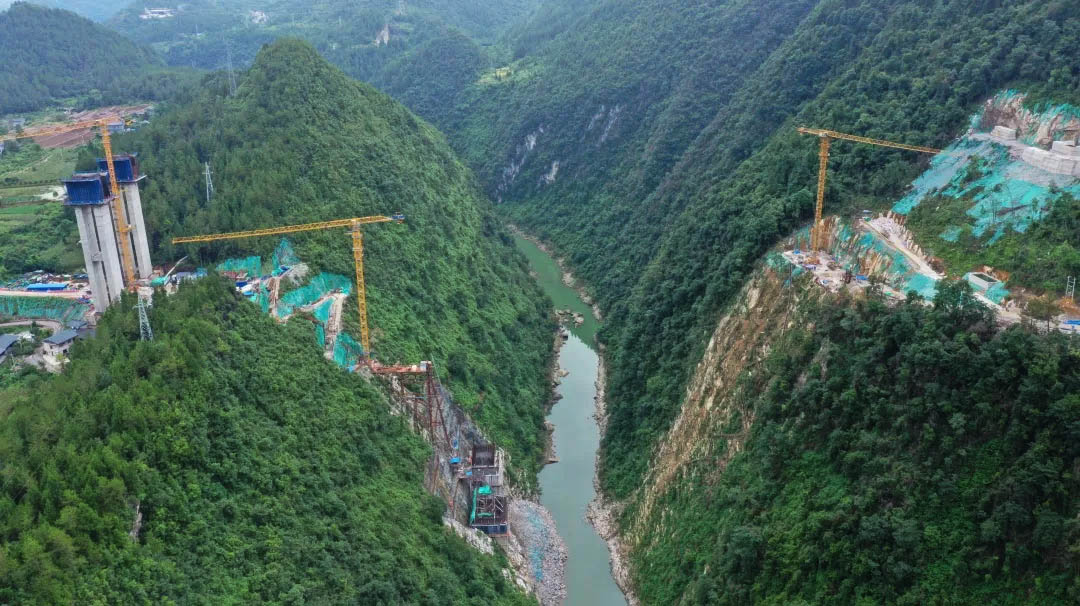 Dahe Bridge LixianStart.jpg