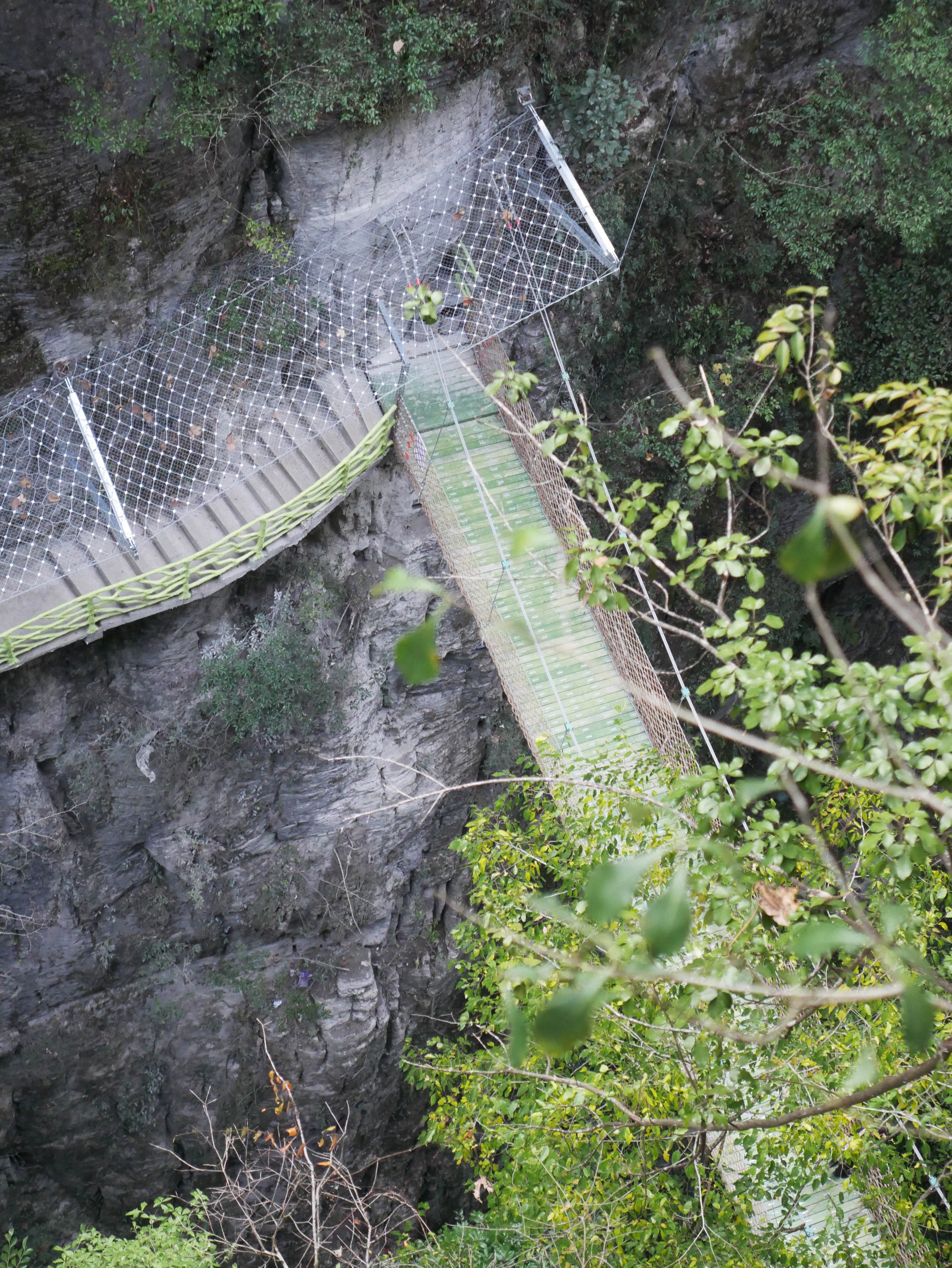 Tiandi Footbridge4.JPG
