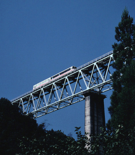 TakRailPhotozhou.jpg